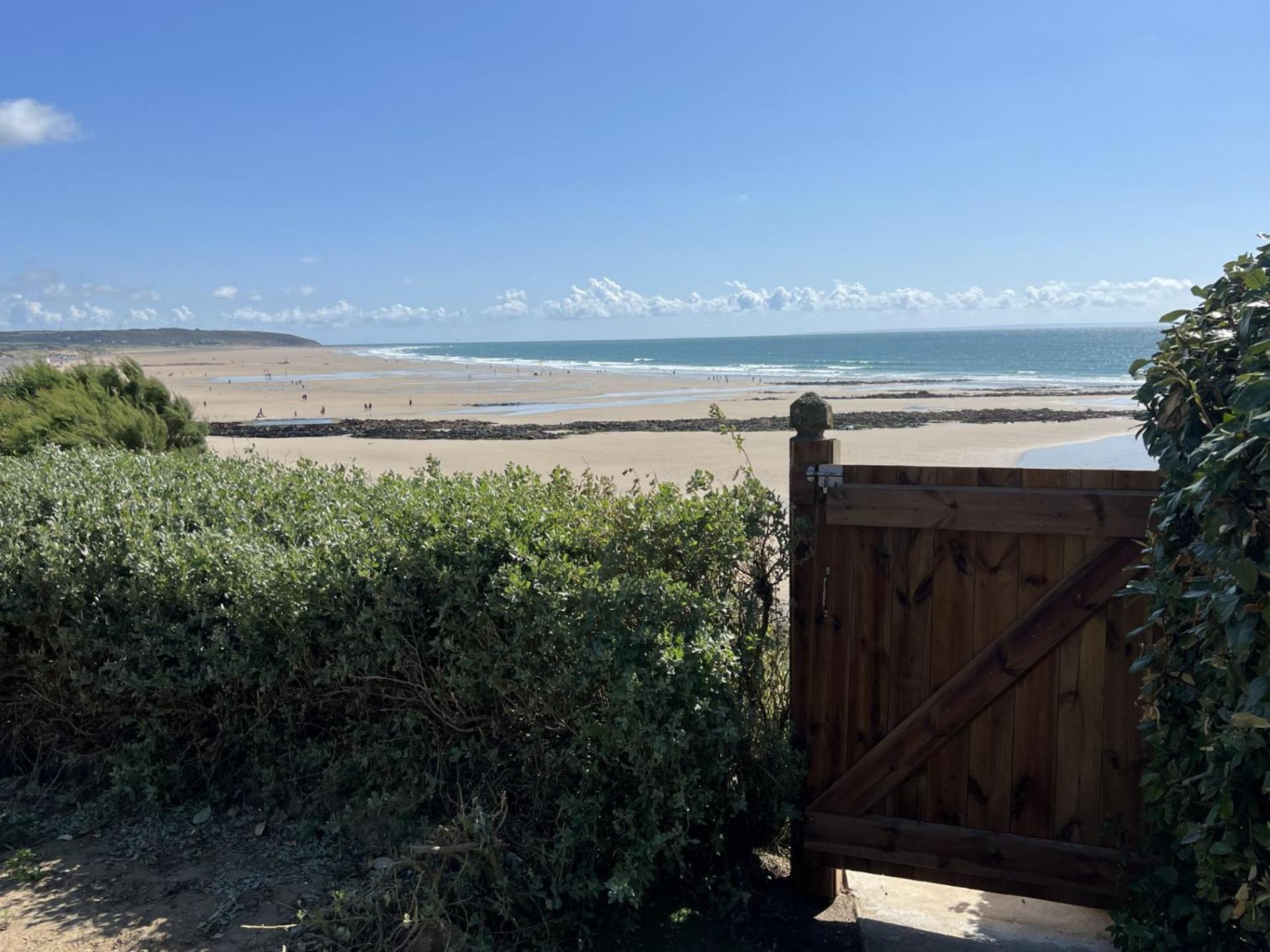 Villa Le Bruit Des Vagues Les Pieux Exterior foto
